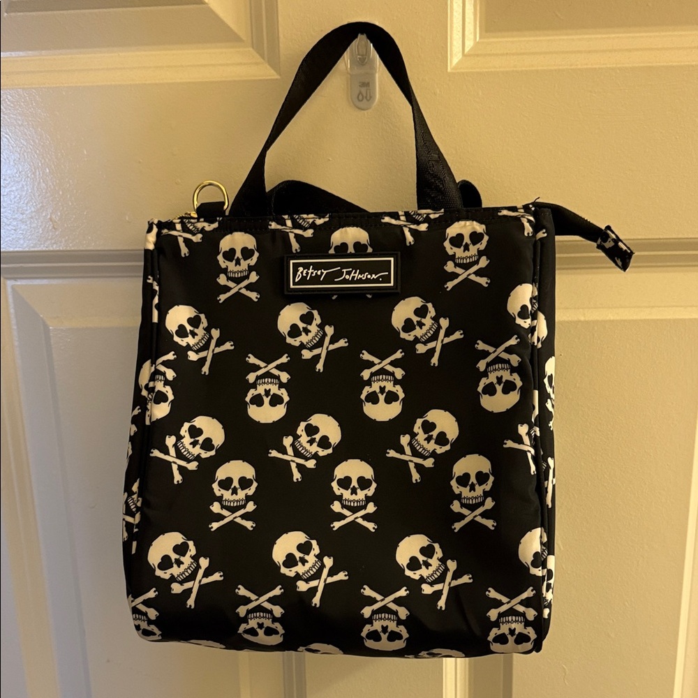 Betsey Johnson Black Skull Pattern Insulated Lunch Bag